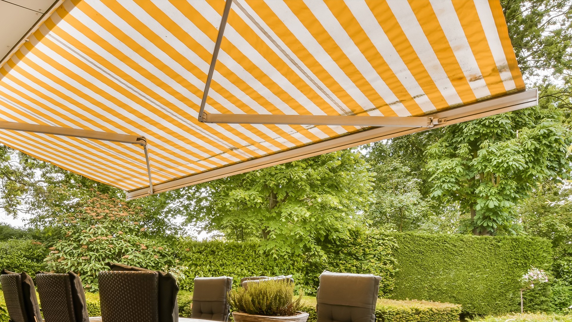 Tentech | Konya Tente Sistemleri | Bioklimatik Tente, Pergola Tente, Zip Perde, Pencere Tente, Teleskopik Şemsiye, Kasetli Tente, Kartal Tente, Mafsallı Tente, Dekoratif Tente, Isıcamlı Sürme Cam, Giyotin Cam Sistemi, Kontente Grup